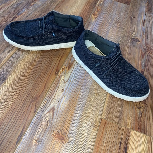 Outwoods Women’s Black Slip Ons // Size 8 // Black - Picture 4 of 6